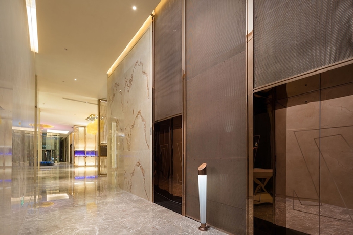 Imagen de los interiores del Hotel Headquarter International. Foto 18