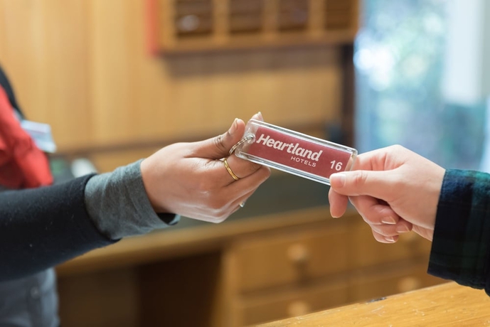 Imagen de los interiores del Hotel Heartland Glacier Country. Foto 18