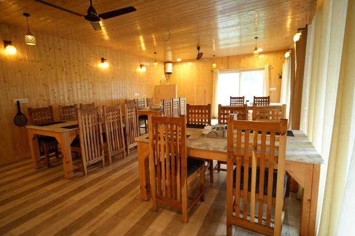 Imagen del bar/restaurante del Hotel Heaven Resorts. Foto 2