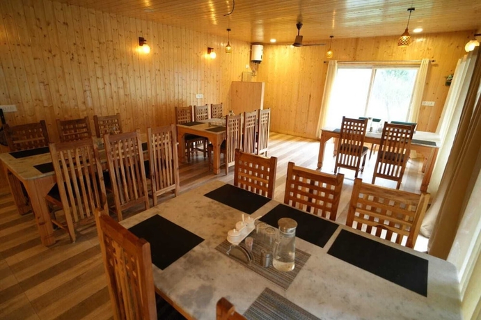 Imagen del bar/restaurante del Hotel Heaven Resorts. Foto 3