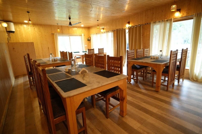 Imagen del bar/restaurante del Hotel Heaven Resorts. Foto 4