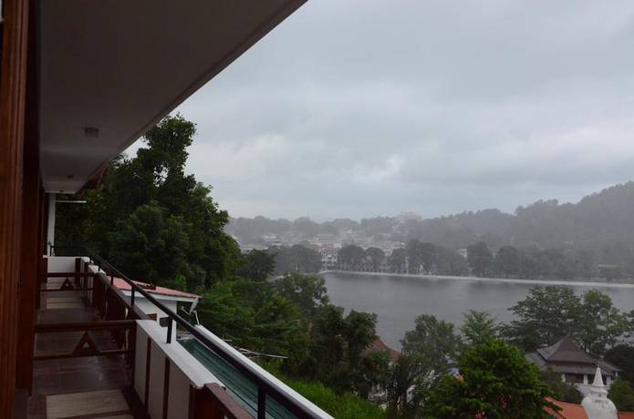 Imagen de la habitación del Hotel Heaven Seven Kandy. Foto 11