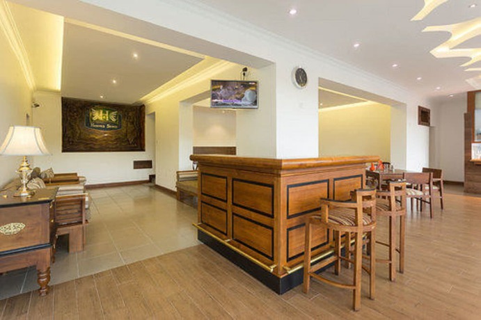 Imagen del bar/restaurante del Hotel Heaven Seven Kandy. Foto 2