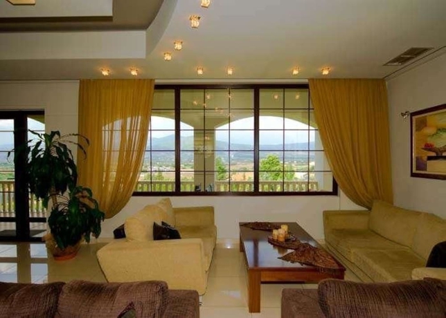 Imagen de los interiores del Hotel Heaven, Thermi. Foto 16