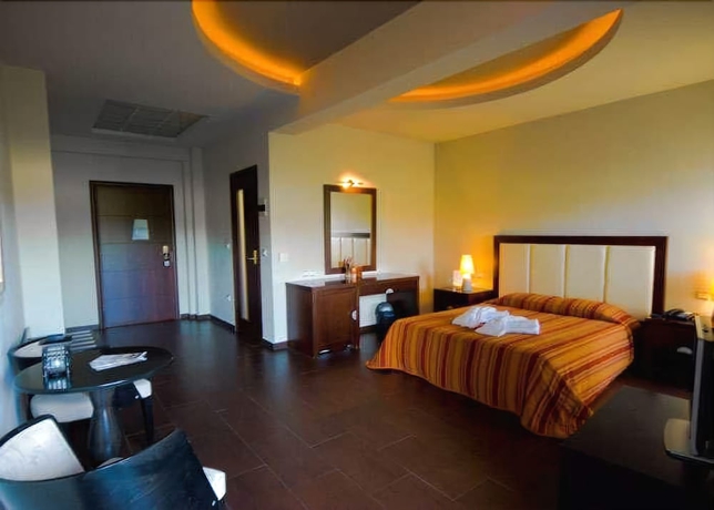 Imagen de la habitación del Hotel Heaven, Thermi. Foto 12