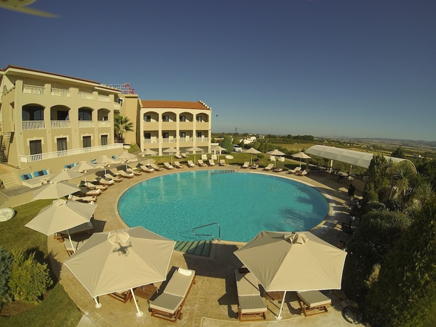 Imagen de la piscina del Hotel Heaven, Thermi. Foto 17