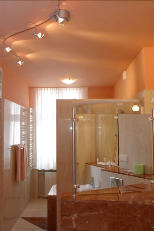 Imagen de la habitación del Hotel Heban. Foto 13