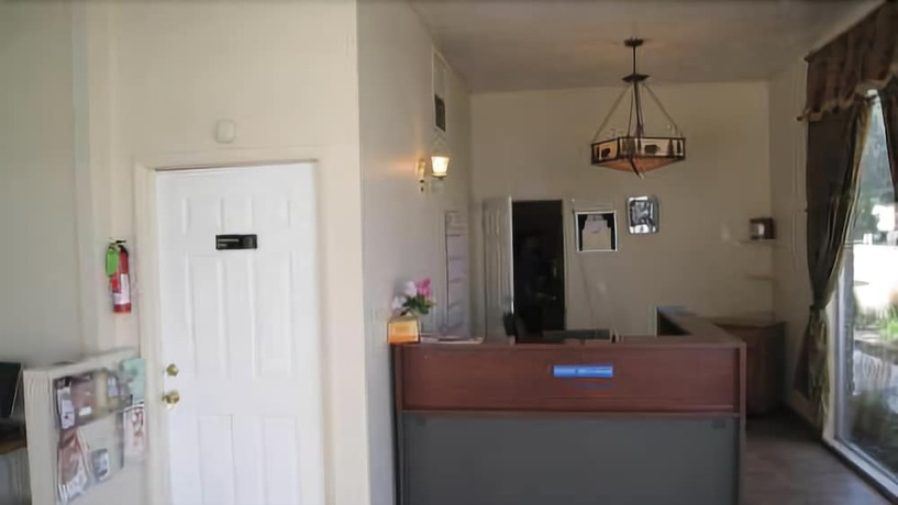 Imagen de los interiores del Hotel Heber Inn. Foto 13