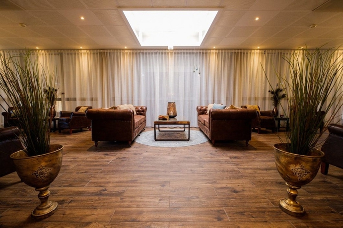 Imagen de la piscina del Hotel Hedenlunda Slott. Foto 12