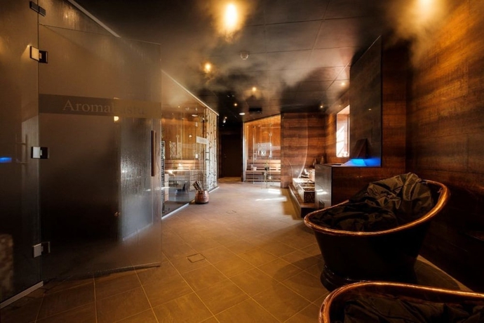 Imagen de la piscina del Hotel Hedenlunda Slott. Foto 14