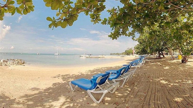 Imagen de los exteriores del Hotel Hedonism Ii All Inclusive Resort. Foto 8