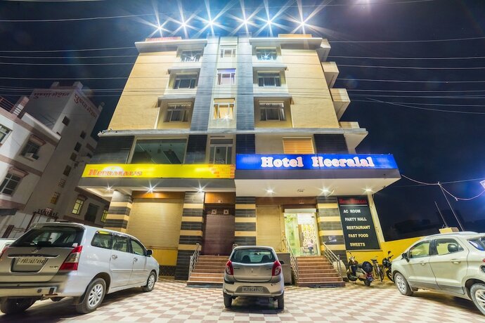 Imagen de los exteriores del Hotel Heeralal. Foto 27