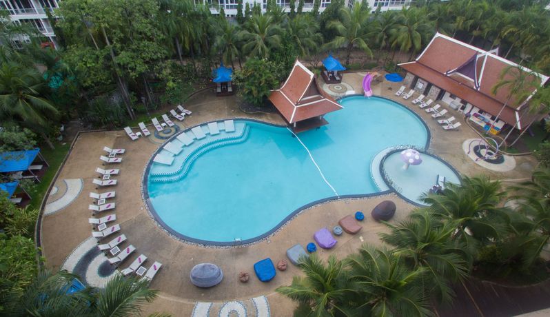 Imagen de la piscina del Hotel Heeton Concept Hotel Pattaya by Compass Hospitality. Foto 11