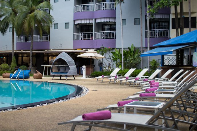 Imagen de la piscina del Hotel Heeton Concept Hotel Pattaya by Compass Hospitality. Foto 12