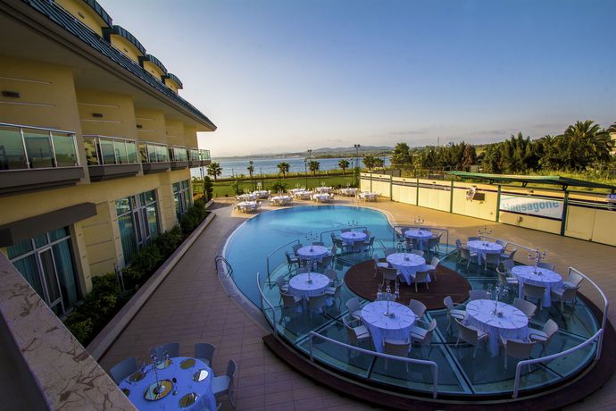 Imagen de los exteriores del Hotel Hegsagone Marine Asia. Foto 11