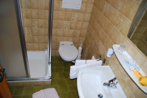 Imagen de la habitación del Hotel Heidi. Foto 4