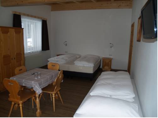 Imagen de la habitación del Hotel Heidi. Foto 6