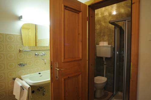 Imagen de la habitación del Hotel Heidi. Foto 9