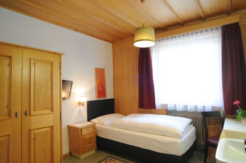 Imagen de la habitación del Hotel Heidi. Foto 11