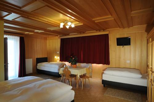 Imagen de la habitación del Hotel Heidi. Foto 13