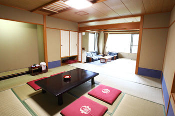 Imagen de los exteriores del Hotel Heike Honjin. Foto 9