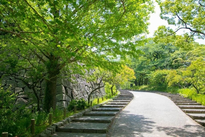 Imagen de los exteriores del Hotel Heiwadai Otemon. Foto 16