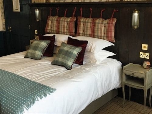 Imagen de la habitación del Hotel Helen Browning's Royal Oak. Foto 10