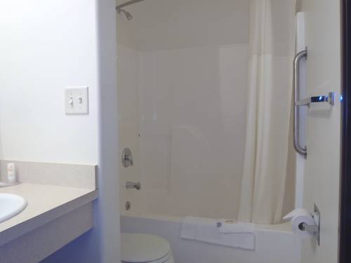 Imagen de la habitación del Hotel Helena Inn Airport. Foto 6