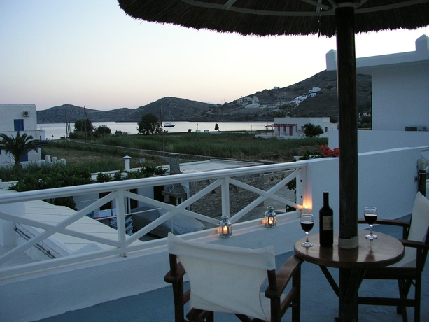 Imagen de los exteriores del Hotel Helena, Ios. Foto 12
