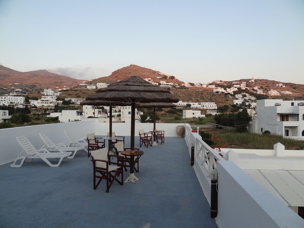 Imagen de los exteriores del Hotel Helena, Ios. Foto 15