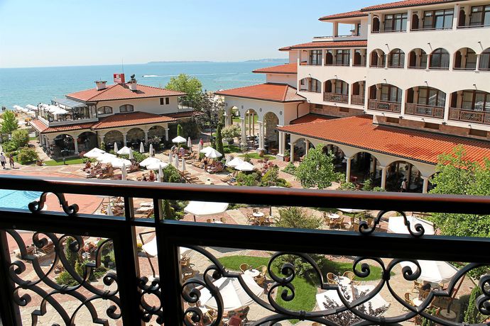 Imagen de los exteriores del Hotel Helena Vip Villas and Suites. Foto 5