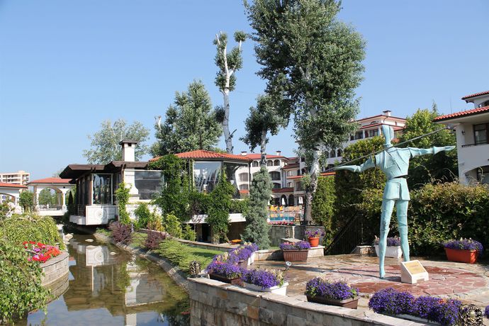 Imagen de los exteriores del Hotel Helena Vip Villas and Suites. Foto 6