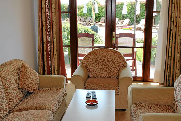 Imagen de los interiores del Hotel Helena Vip Villas and Suites. Foto 9