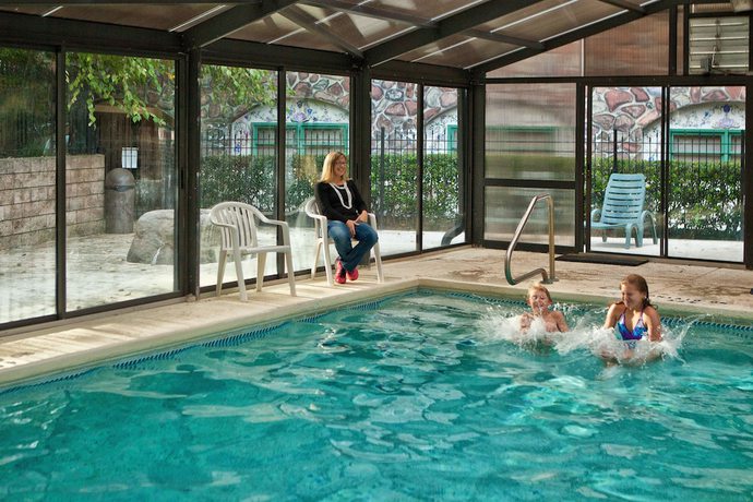 Imagen de la piscina del Hotel Helendorf River Inn, Suites And Conference Center. Foto 19