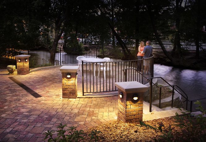 Imagen de los exteriores del Hotel Helendorf River Inn, Suites And Conference Center. Foto 13