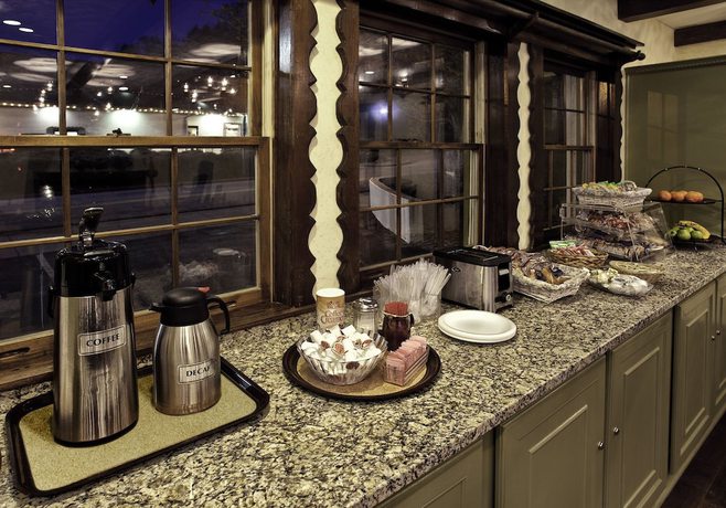 Imagen del bar/restaurante del Hotel Helendorf River Inn, Suites And Conference Center. Foto 4