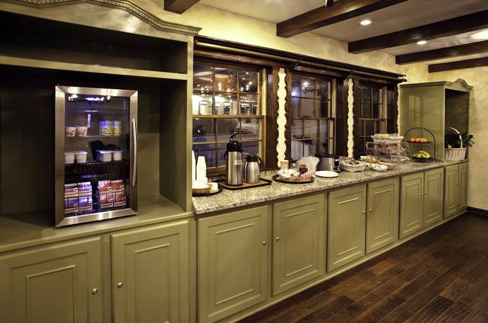 Imagen del bar/restaurante del Hotel Helendorf River Inn, Suites And Conference Center. Foto 5