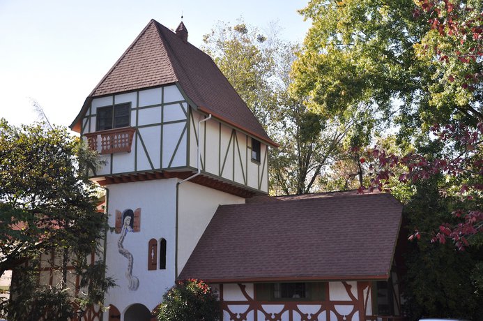 Imagen de los exteriores del Hotel Helendorf River Inn, Suites And Conference Center. Foto 15