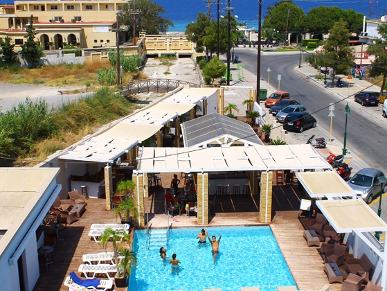 Imagen de la piscina del Hotel Heleni Beach. Foto 4