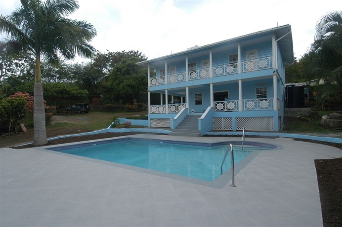 Imagen de la piscina del Hotel Heliconia House. Foto 16