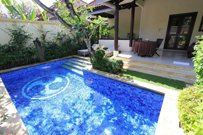 Imagen de la piscina del Hotel Heliconia Villa. Foto 19