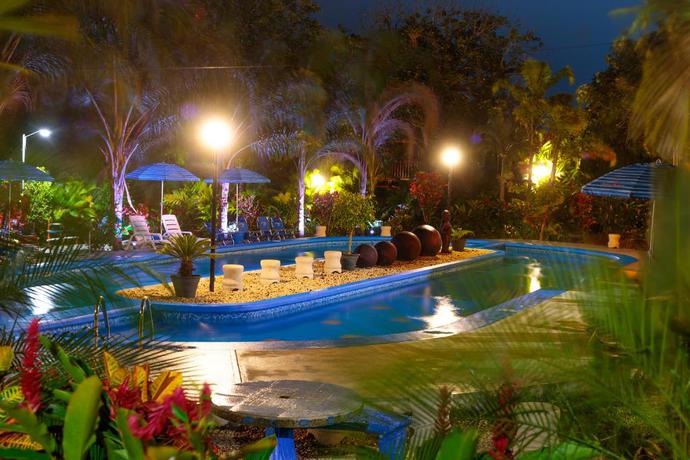 Imagen de los exteriores del Hotel Heliconias Nature Inn and Hot Springs. Foto 11