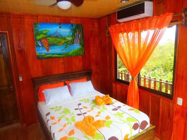 Imagen de los exteriores del Hotel Heliconias Nature Inn and Hot Springs. Foto 13