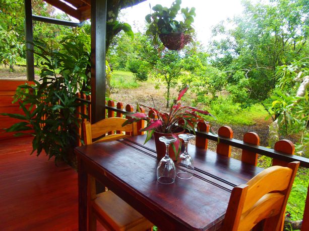 Imagen de los exteriores del Hotel Heliconias Nature Inn and Hot Springs. Foto 15