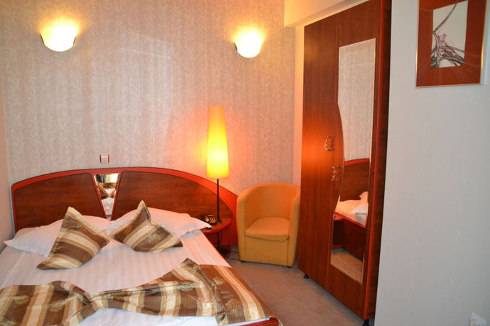 Imagen de la habitación del Hotel Helin. Foto 6