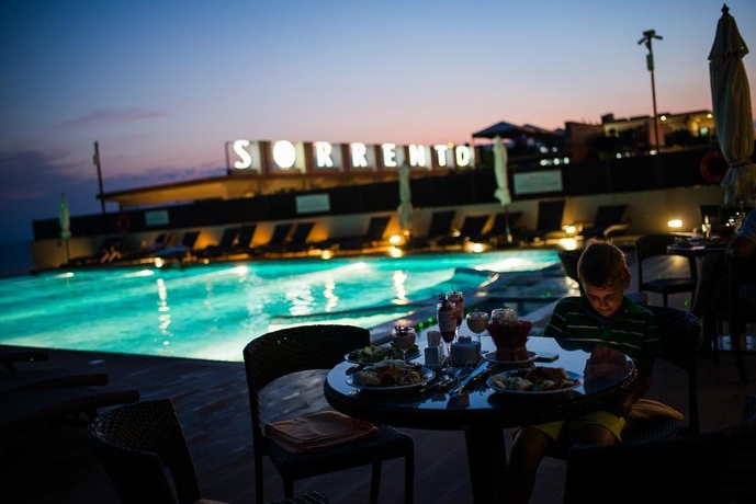 Imagen general del Hotel Heliopark Nebug. Foto 11