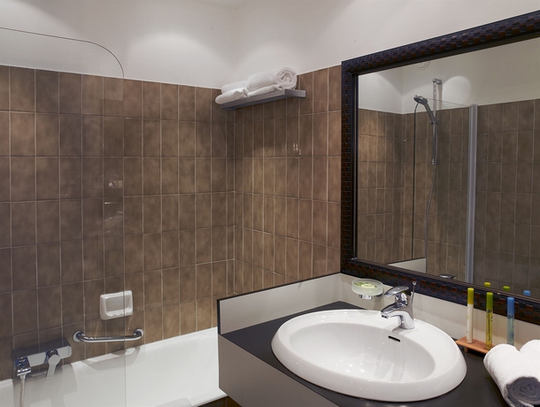 Imagen de la habitación del Hotel Helios, Antibes. Foto 7