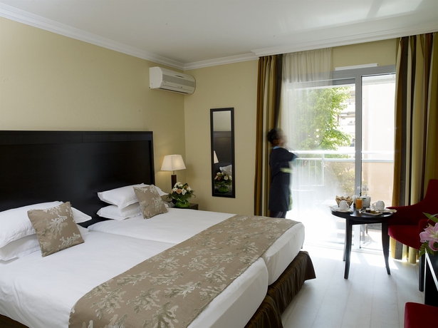 Imagen de la habitación del Hotel Helios, Antibes. Foto 8