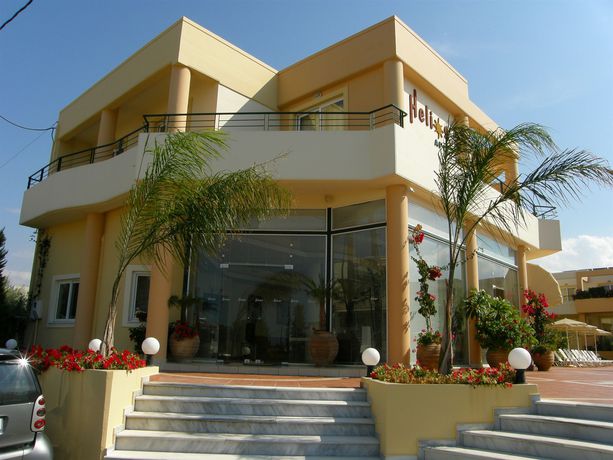 Imagen de la piscina del Hotel Helios Apartments. Foto 15