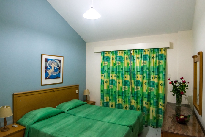 Imagen de la habitación del Hotel Helios Bay Apartments. Foto 4